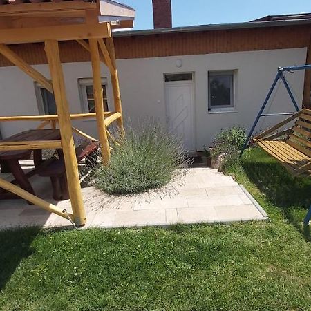 Lali Apartman Balatonudvari Exteriér fotografie