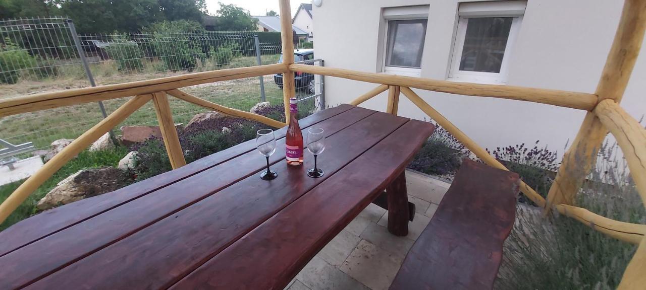 Lali Apartman Balatonudvari Exteriér fotografie